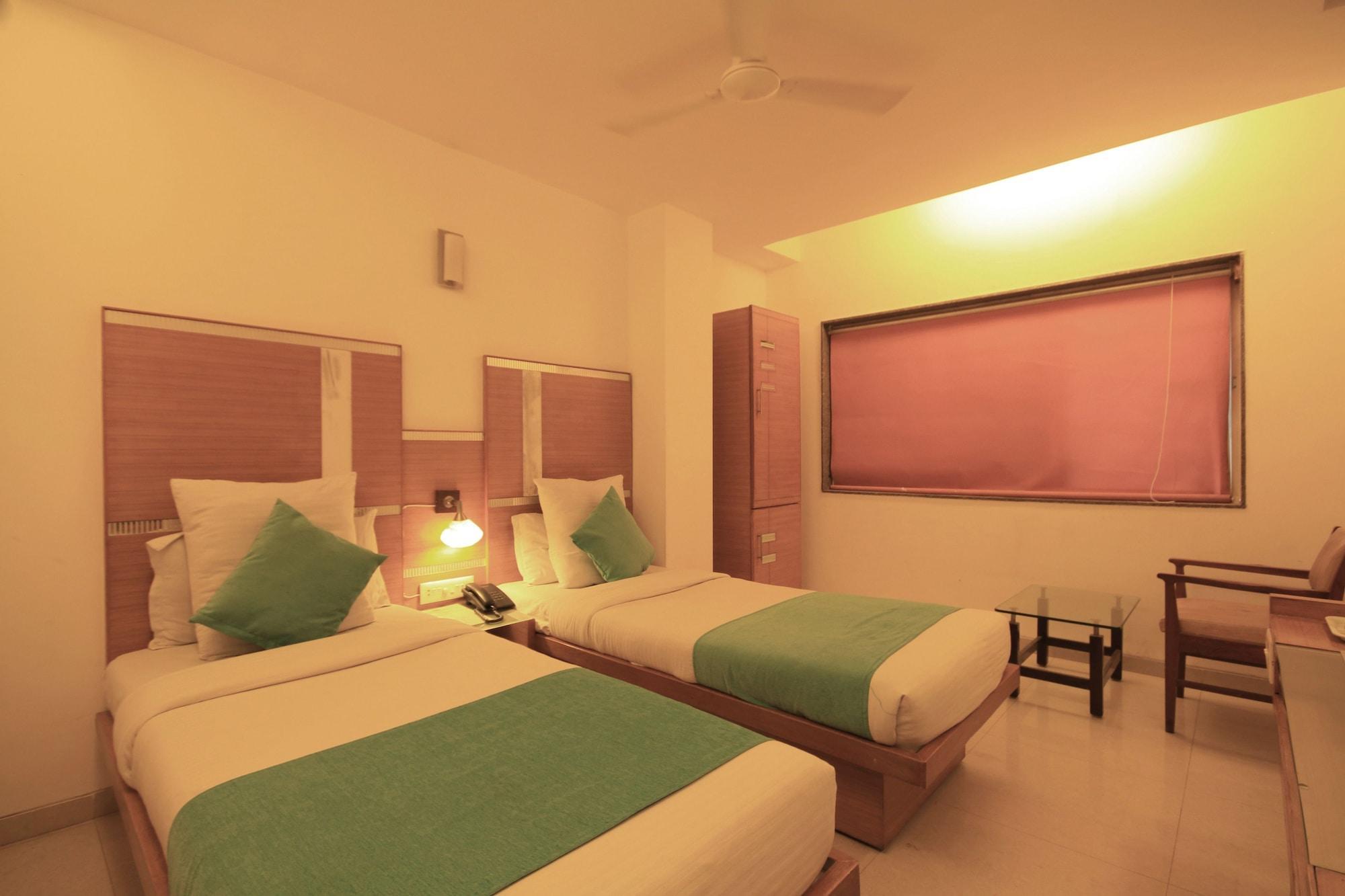 Fabhotel Kadamb Inn Ahmedabad Exterior foto