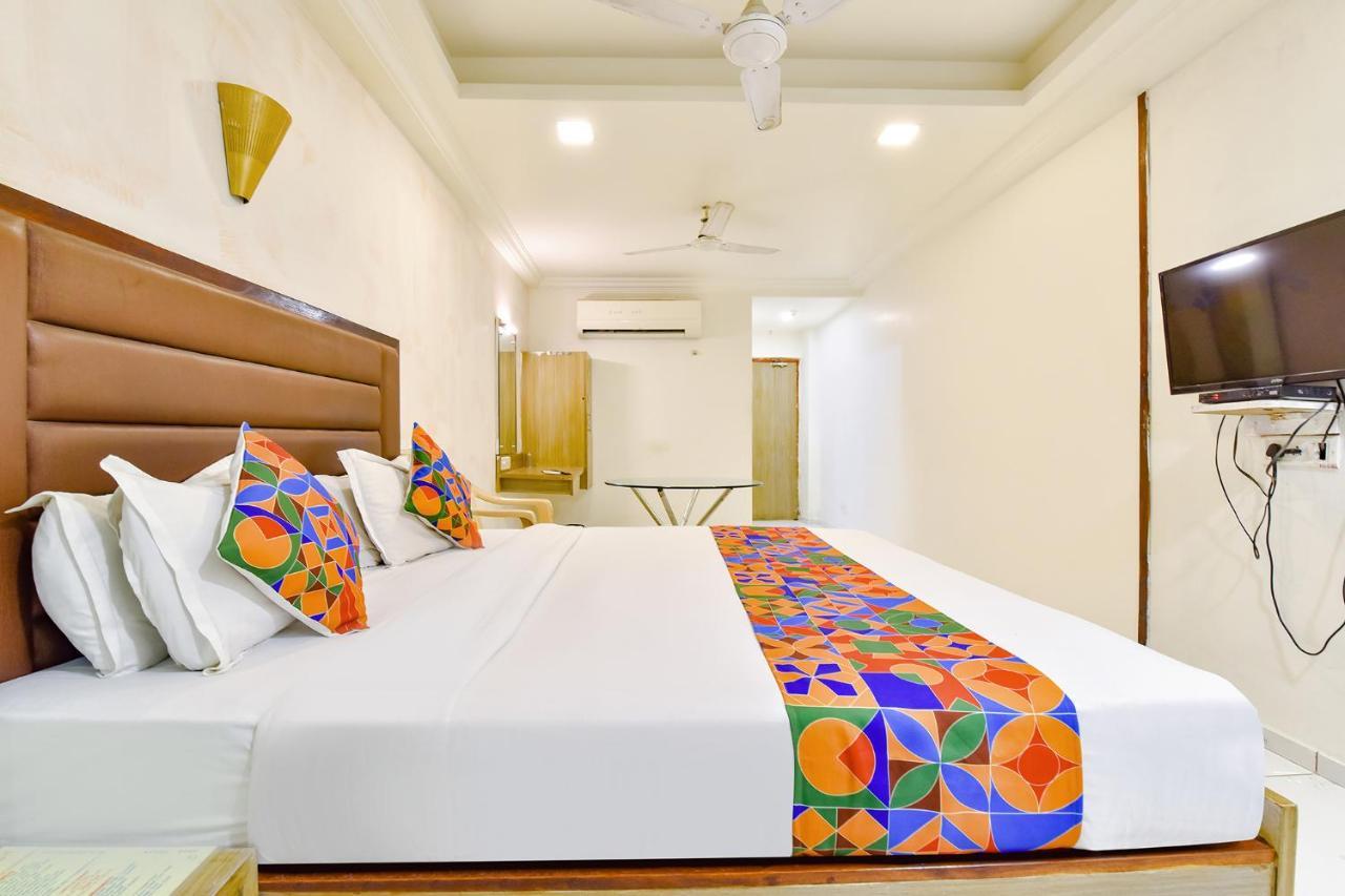 Fabhotel Kadamb Inn Ahmedabad Exterior foto